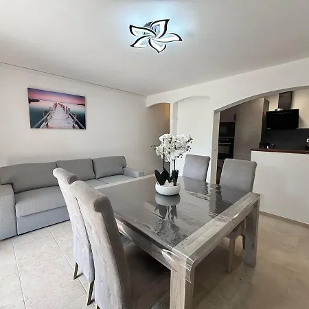 45m Avec Jardin De 35m サント・マキシム