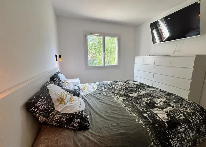 45m Avec Jardin De 35m アパート サント・マキシム